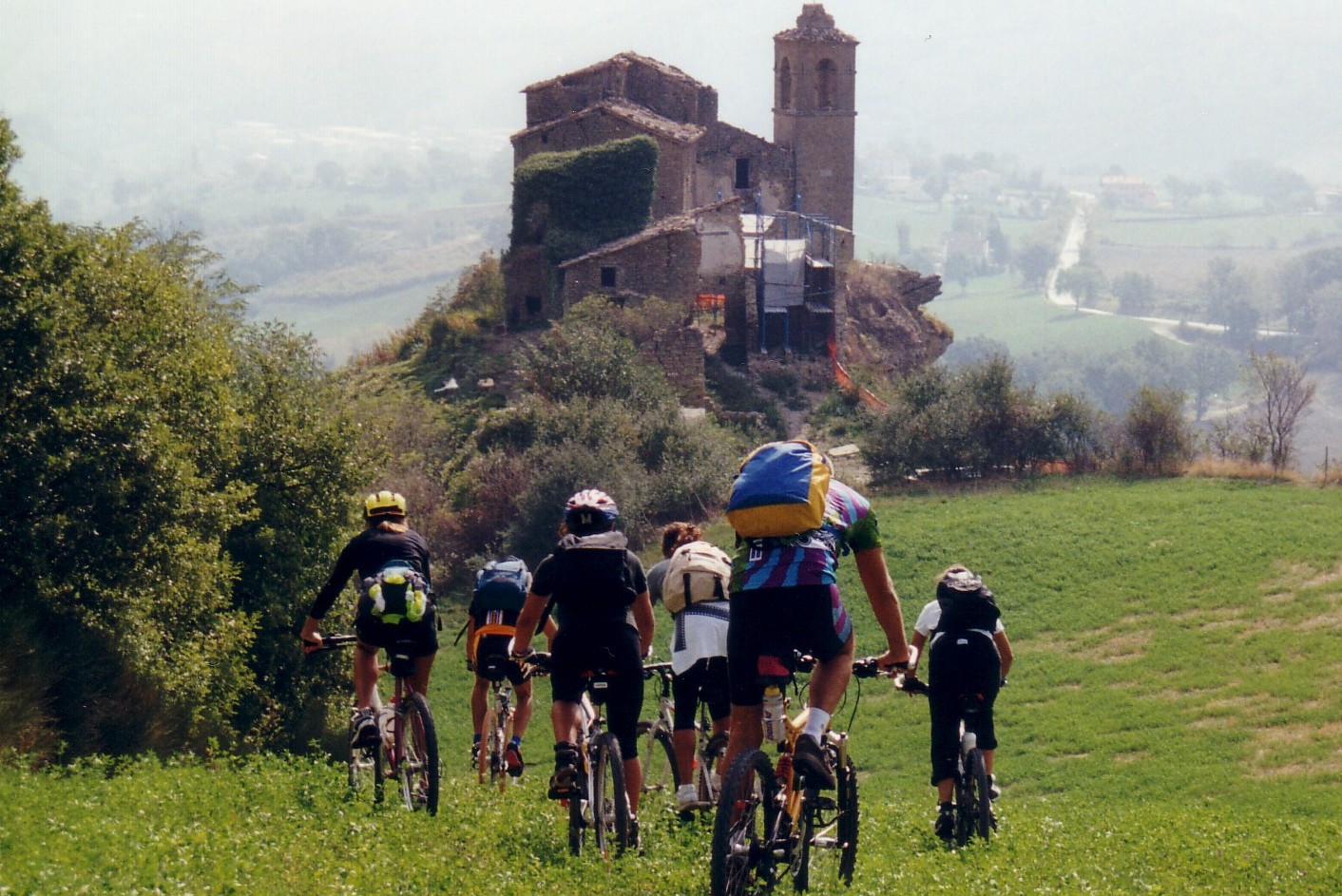 castelli malatesta in bici elettrica mtb escursione guidata Riccione